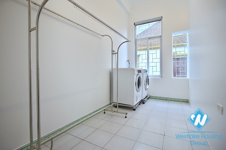 Lake view - House for rent in Tay Ho District